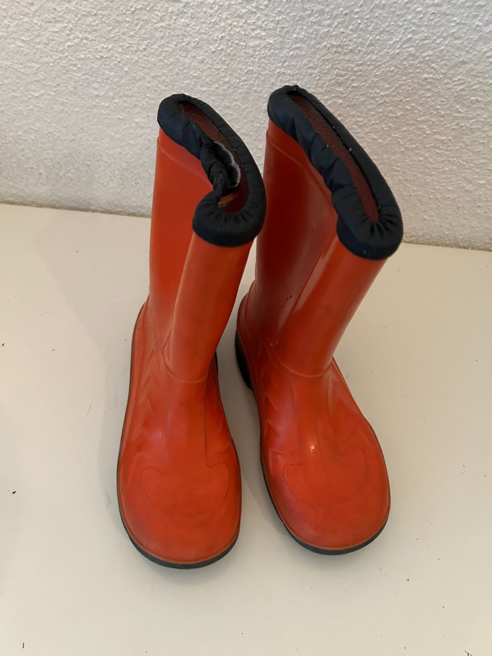 Scarpe per ragazzi: Kinderstiefel orange, Grösse 29 – Usato da Buttisholz venduto da PIOTRCH