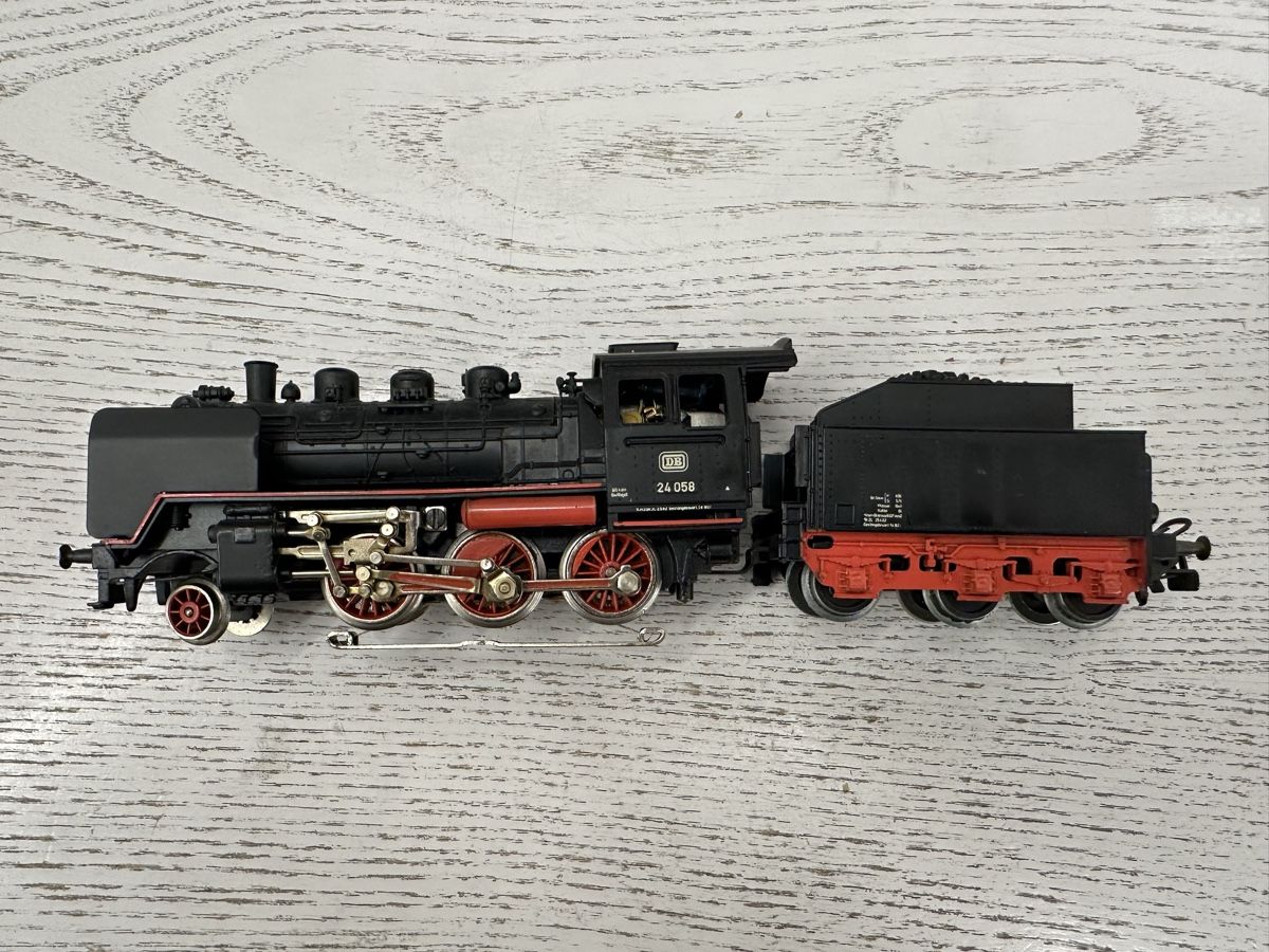 Märklin Modelleisenbahnen: Märklin 3003 DB BR 24 – Gebraucht aus Lupsingen von New-Haven 2