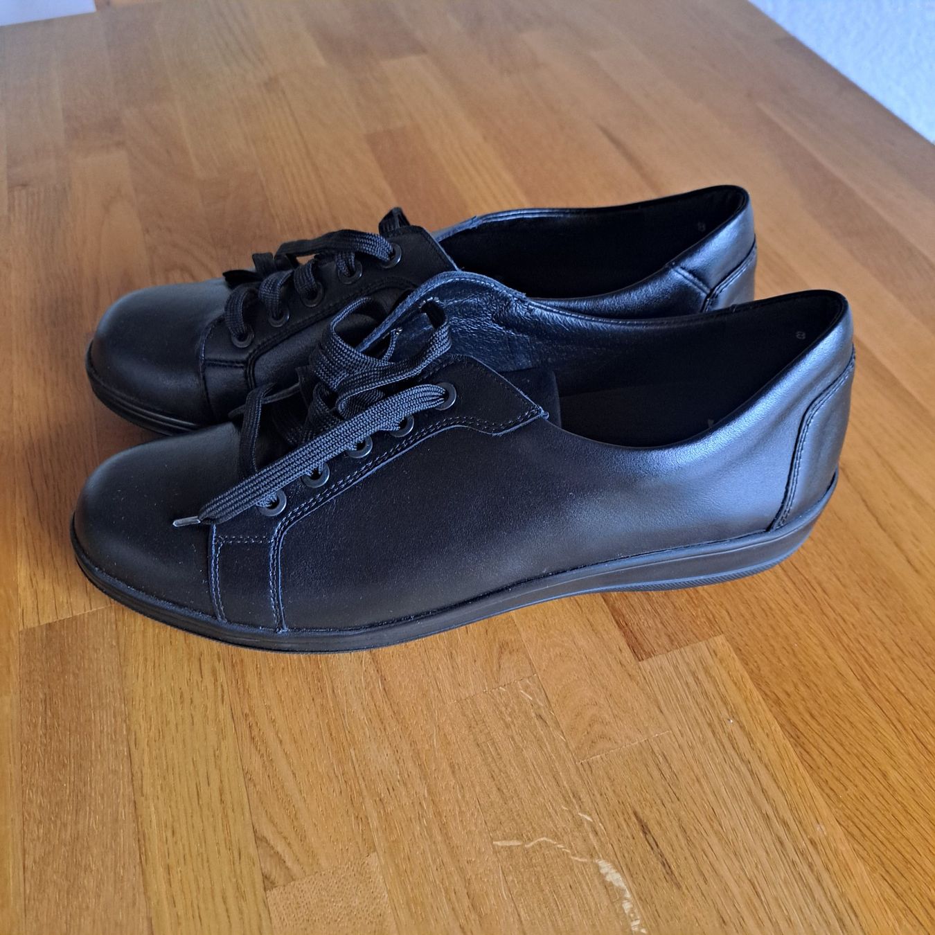 Scarpe da donna: Solide, schwarze Lederschuhe "Solidus", Grösse 42(8) – Nuovo (secondo la descrizione) da Walchwil venduto da TIERCHEN23 2