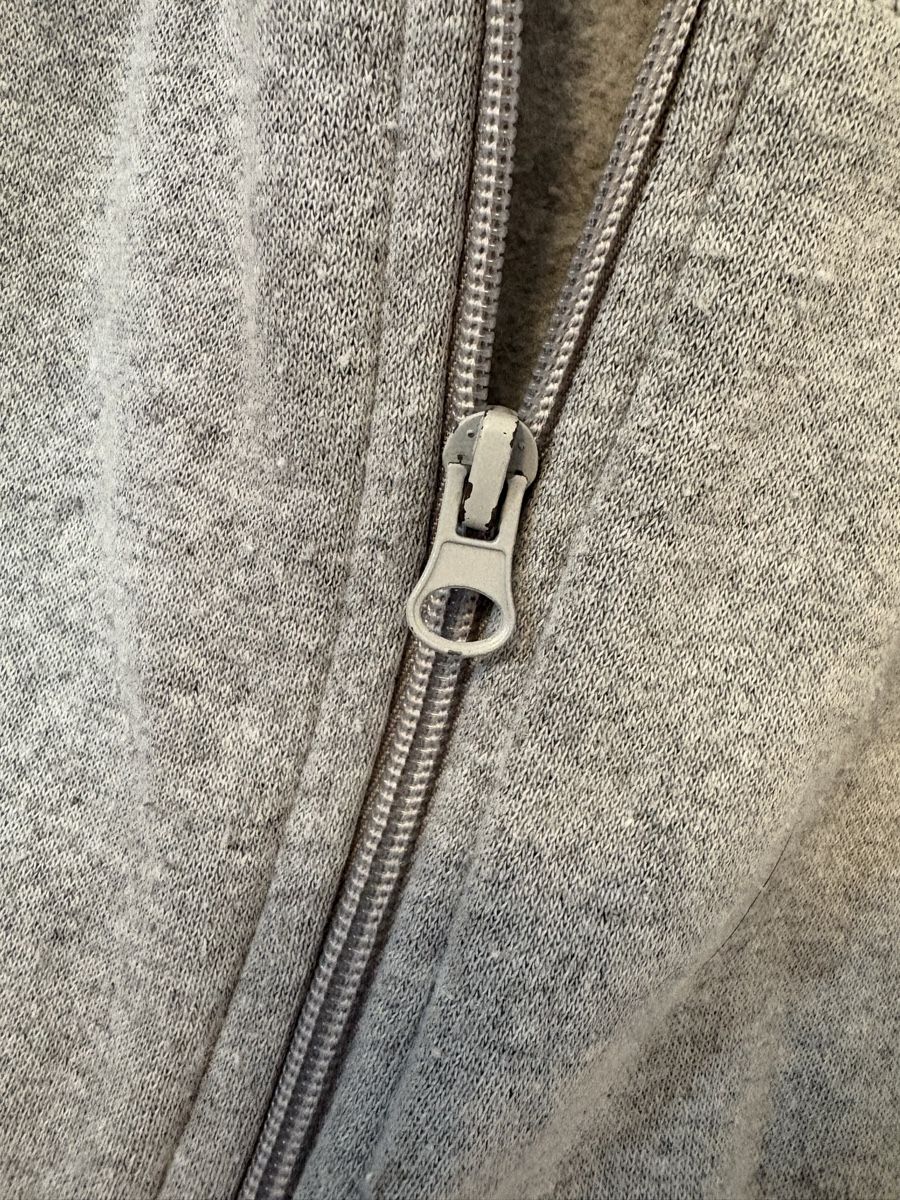 Maglioni & Felpe: Grauer Kapuzenpullover Reissverschluss Gr. M "Tessentials"  – Usato da Frauenfeld venduto da lin_77m9 5