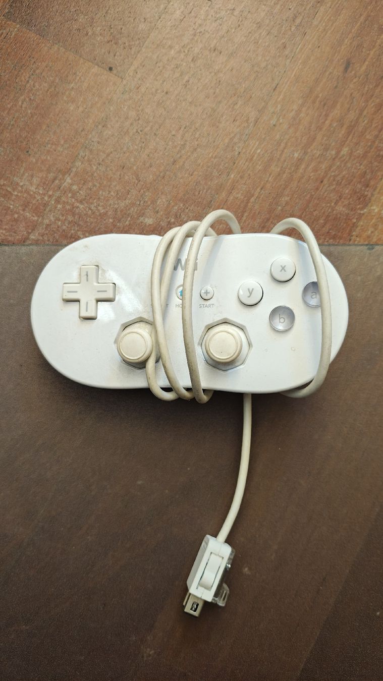 Nintendo Controller: Controller Nintendo Wii Classic weiss – Usato da Montagnola venduto da mattbert86