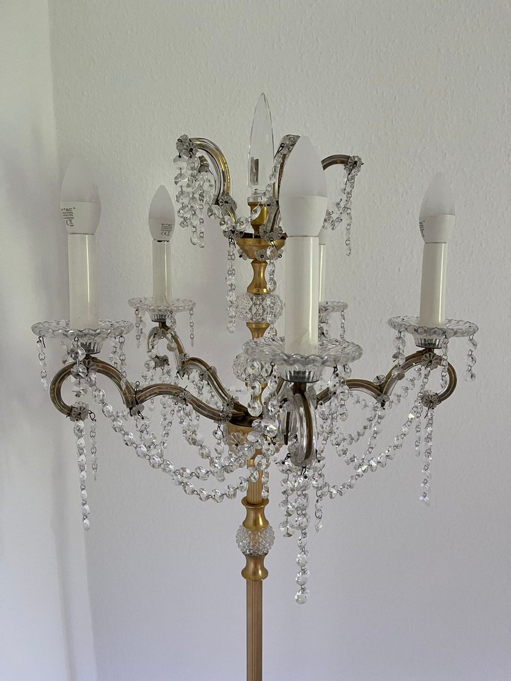 Lampen: Messing-Stehlampe, 5-armig mit Kristallbehang – Gebraucht aus Basel von Lancer4 3