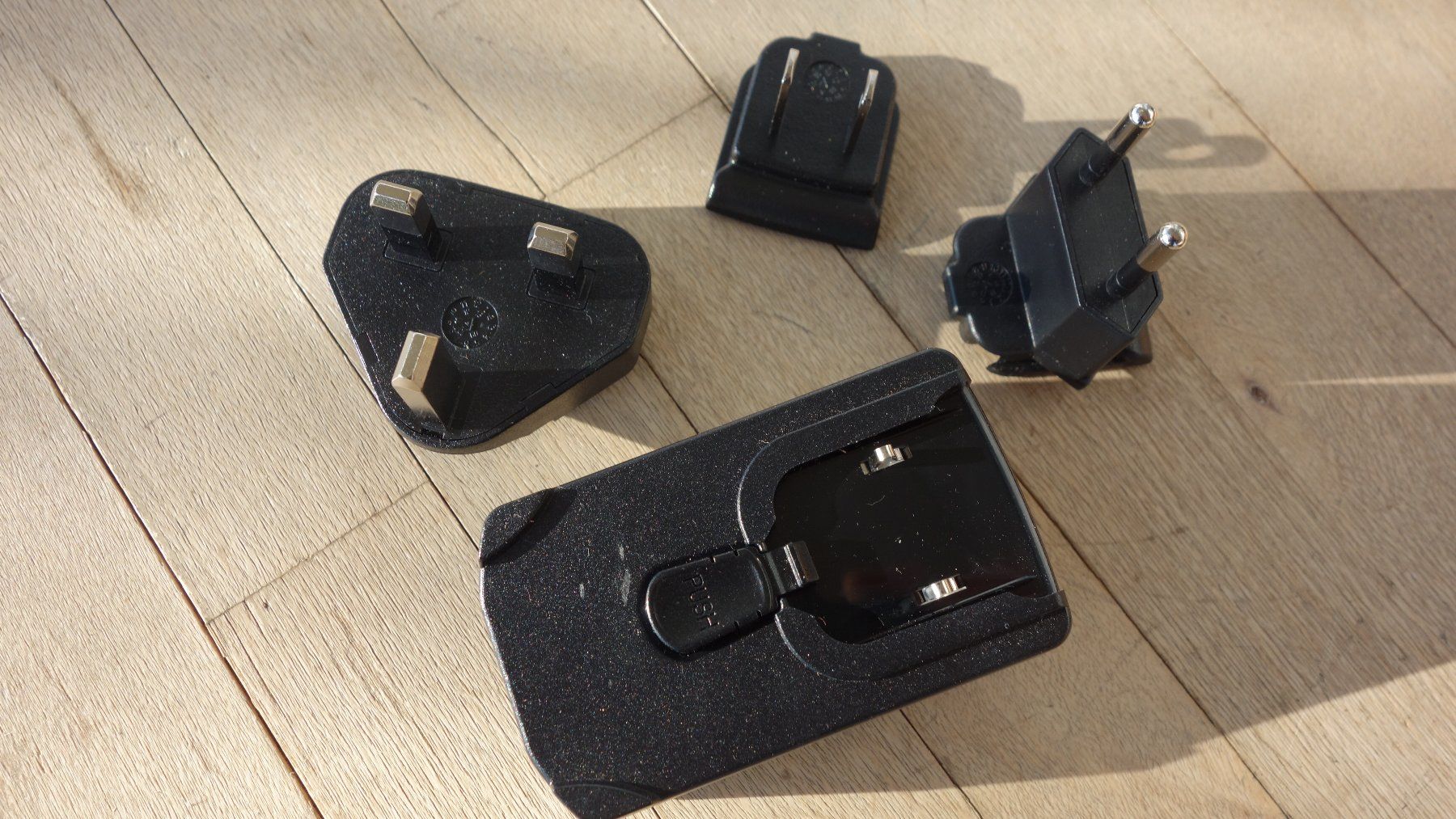 Laufwerke & Adapter: Reisestecker mit USB EU UK US- VERSAND MÖGLICH – Neu (gemäss Beschreibung) aus wolfhausen von dynamik1971