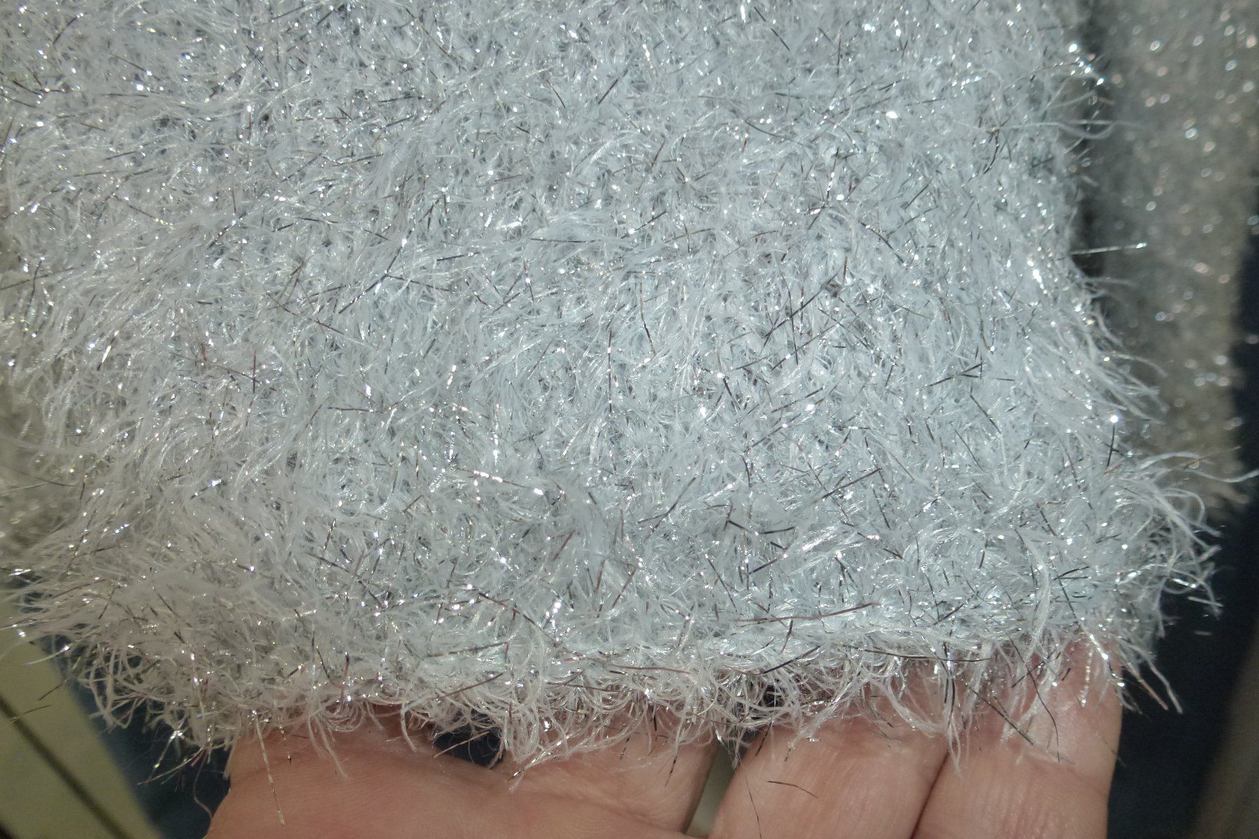 Maglioni & Felpe: PULLOVER IN SILBER FRANSENPULLOVER KRATZT NICHT GR XL WEIT – Nuovo (secondo la descrizione) da Kreuzlingen venduto da ang_7k8d 2