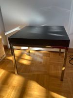 Kleines Tischlein, Schwarz mit Metallbeinen
