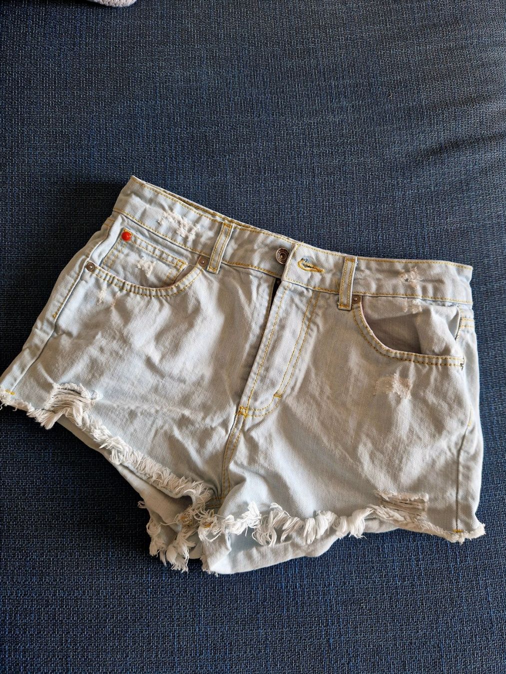 Jeans: New Shorts jeans size 36 – Nuovo (secondo la descrizione) da Lausanne venduto da Issss