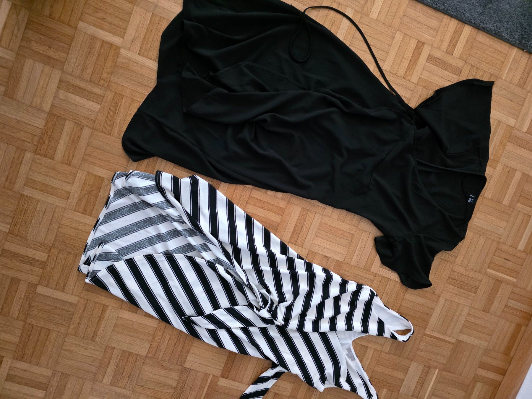 Lotti di vestiti: 2 Wickelkleider – Usato da Basel venduto da NyGrow 1