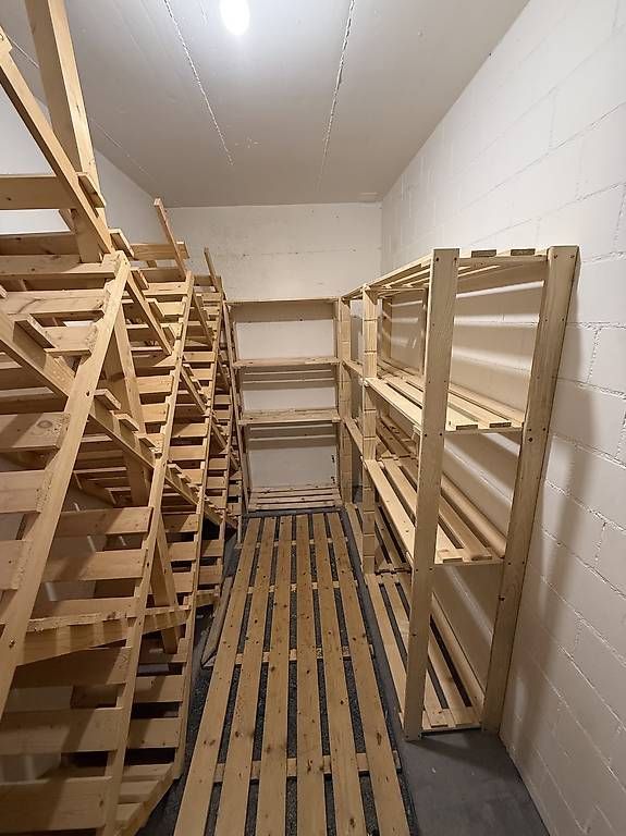 Scaffali: Weinregale aus Holz – Usato da Kilchberg ZH venduto da bur_7ypx 1