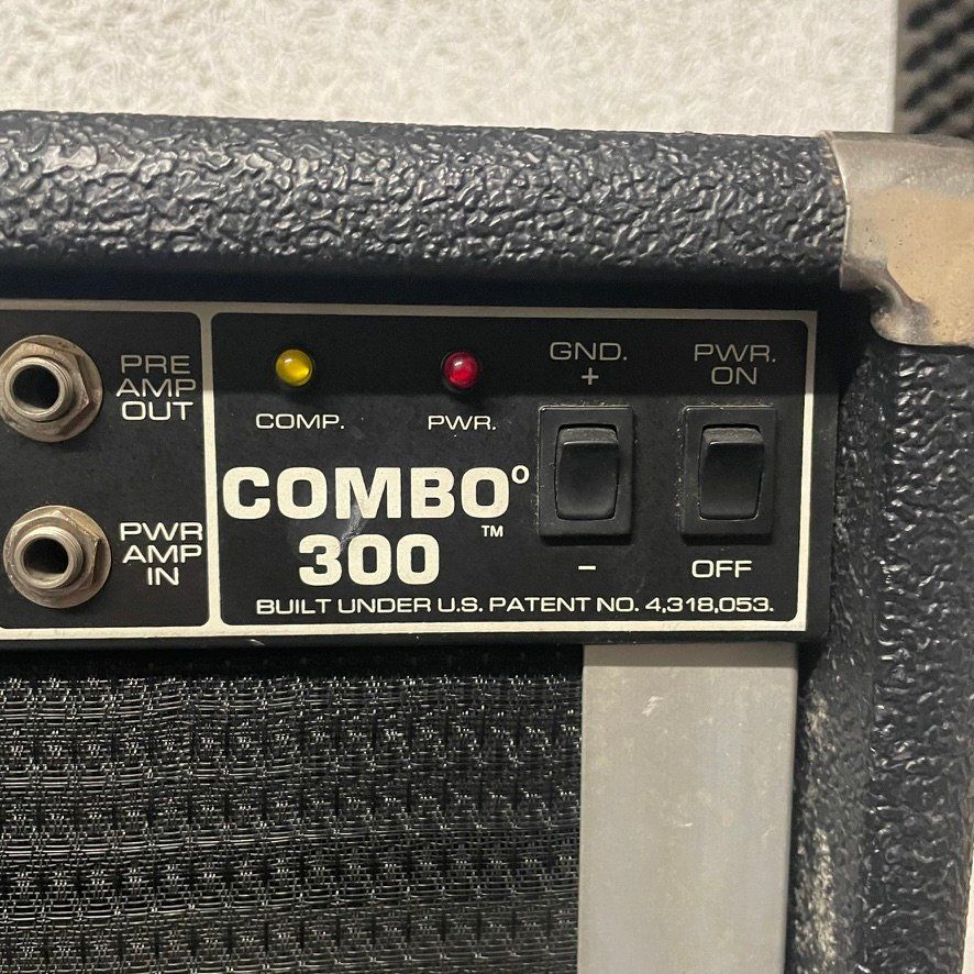 Peavey Amplificatori: Peavey Combo 300 Bassverstärker – Usato da Zürich venduto da zoopsel 3
