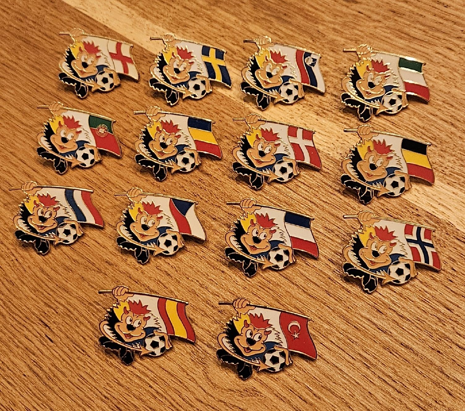 UEFA Placchette & Badge: Pin's UEFA 1998 collector – Nuovo (secondo la descrizione) da Neyruz FR venduto da roca1526