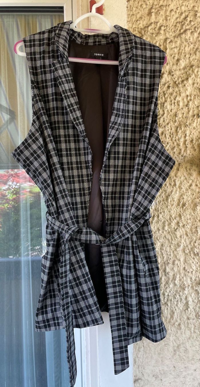 Gilets & Westen: Modische Weste der Marke Torrid – Neu (gemäss Beschreibung) aus Dottikon von Maui-wowie 5