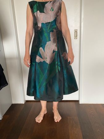 Elegantes Sommerkleid mit Blumenmuster, Grösse40
