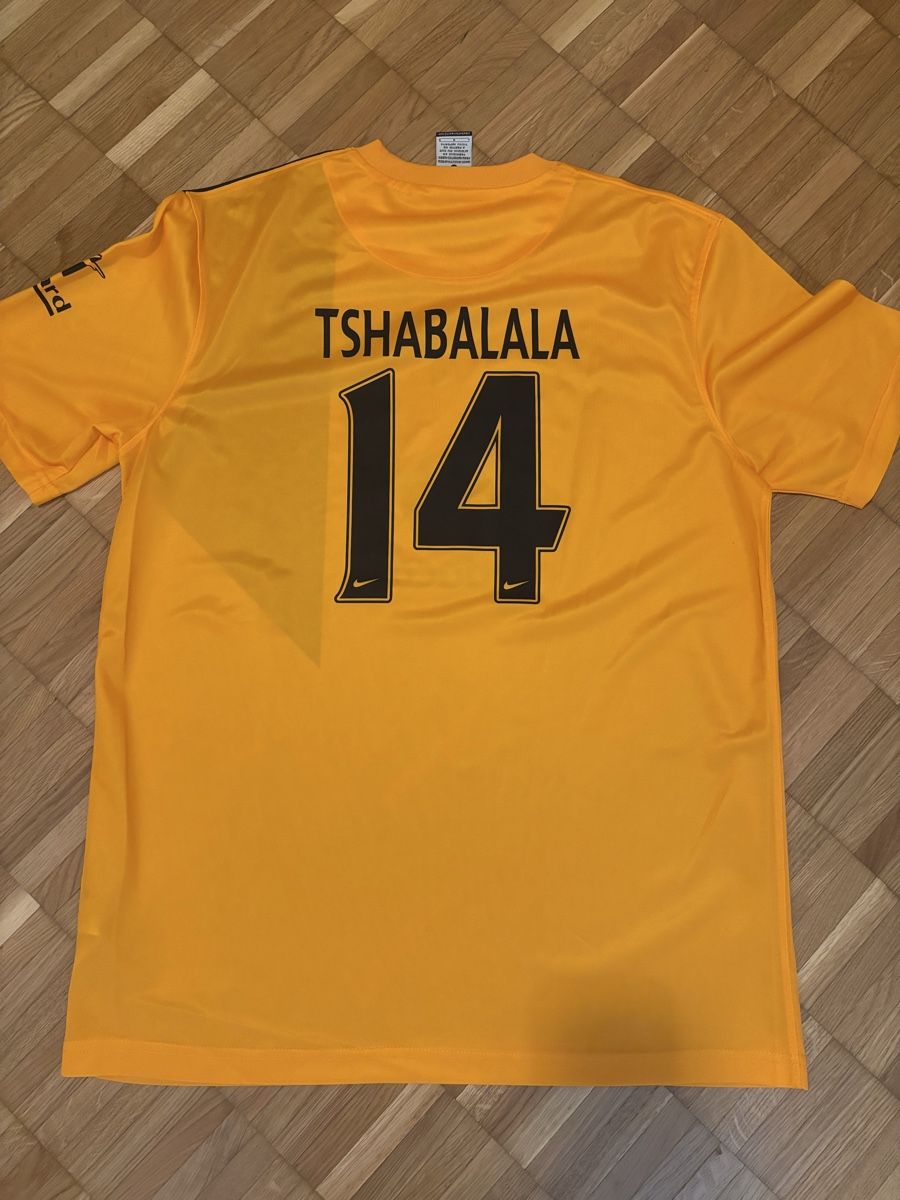 Nike Canottiere & Pantaloni: Kaizer Chiefs Trikot Tshabalala – Usato da Zürich venduto da ChampShirts 1