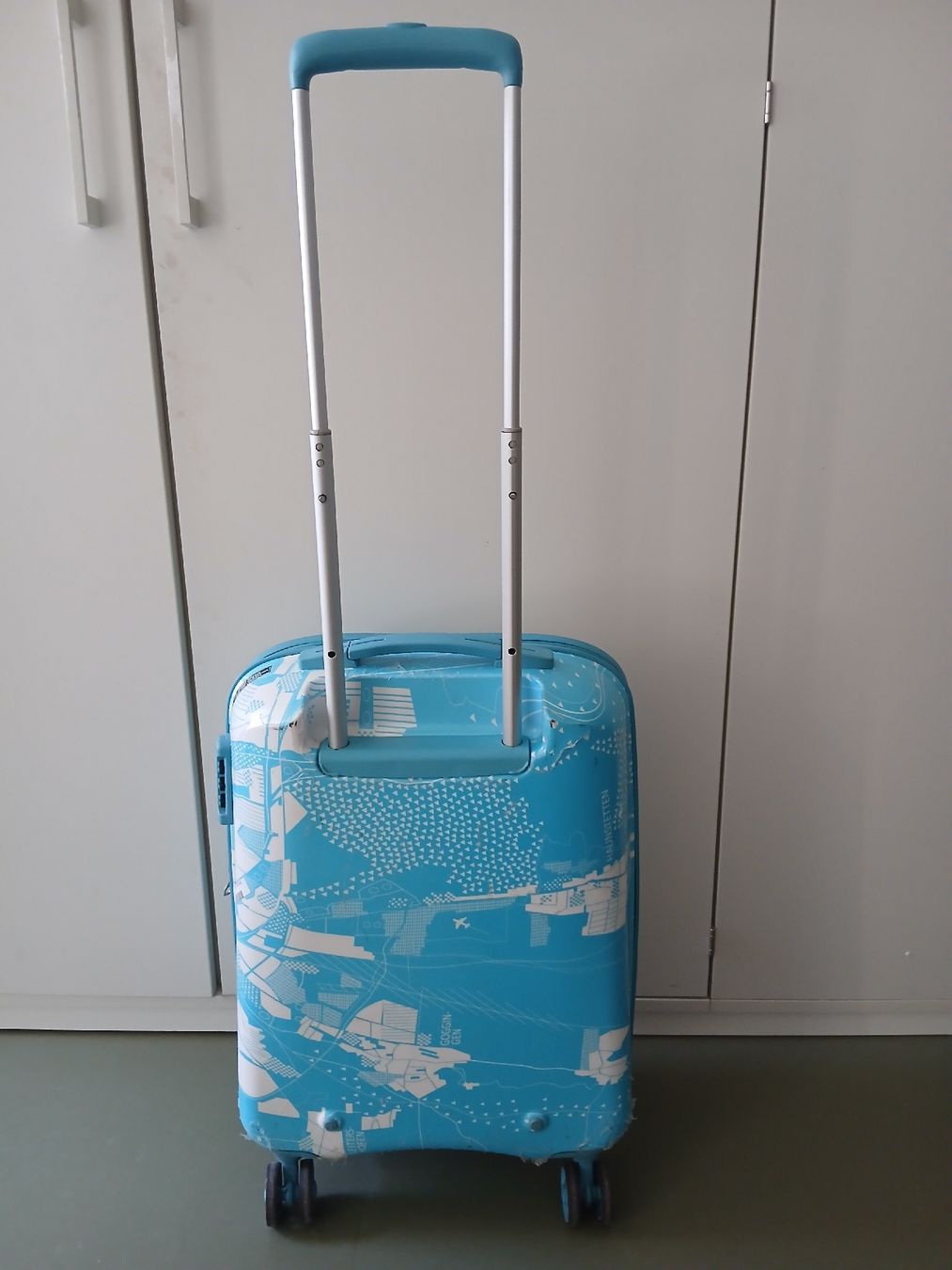 Altro in Aeronautica: Skyflyer Cabin-size Suitcase, Light Blue, 4 Wheels, Used – Nuovo (secondo la descrizione) da Bern venduto da The_Ribosome_Guy