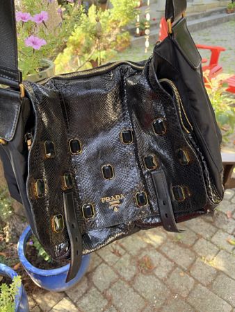 Borsa a tracolla Prada nera in nylon e pelle usato