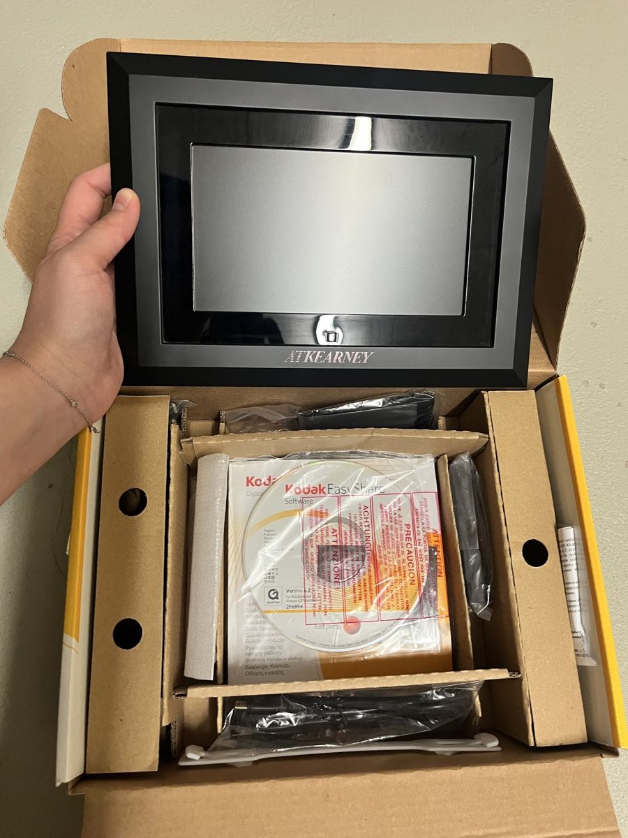 Cornici: Kodak EasyShare SV710 digital frame 7 inch neu – Nuovo e nell'imballaggio originale da Pfäffikon SZ venduto da Zitrone_100 1