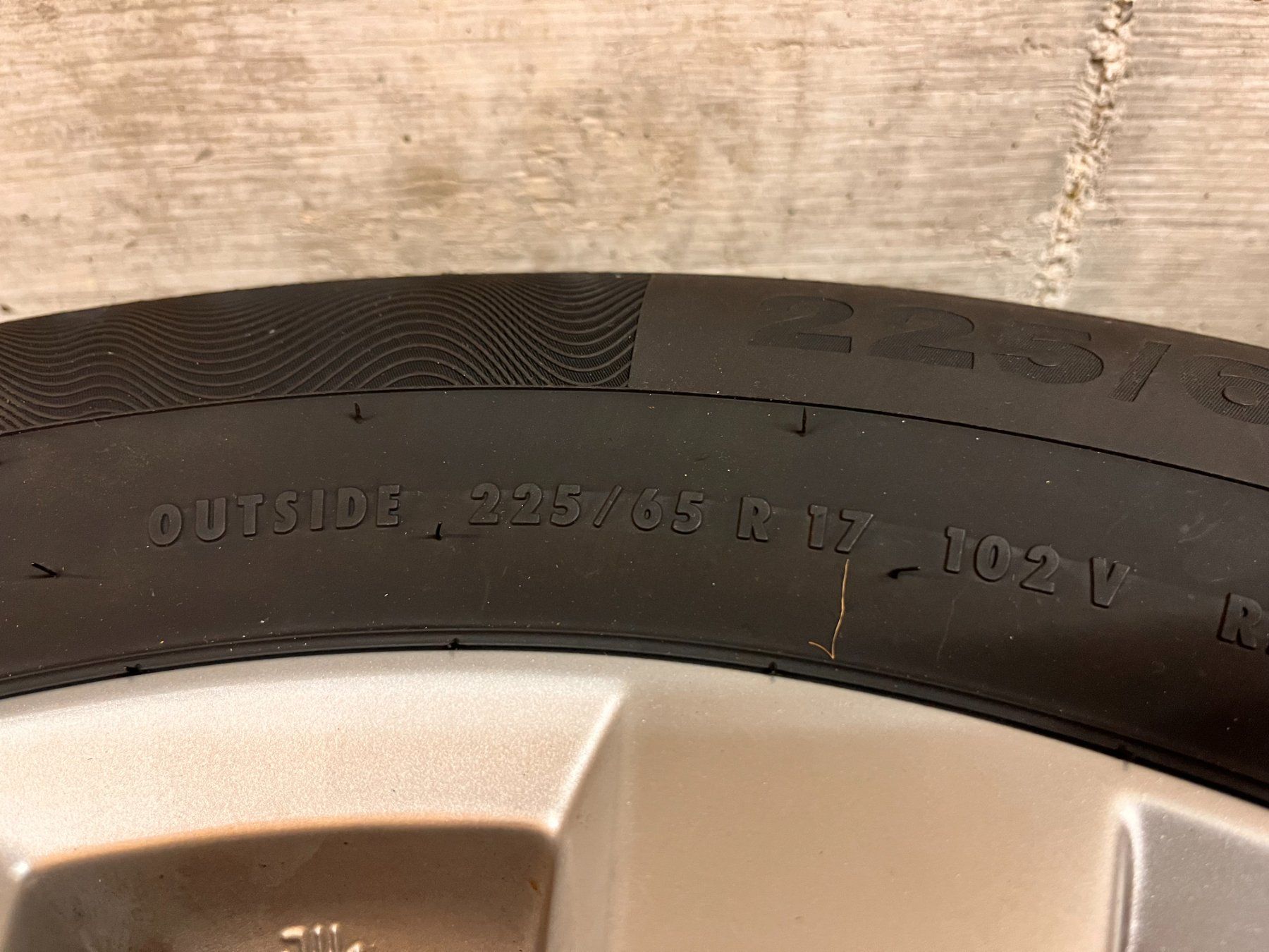 Continental Pneumatici & Ruote complete: Continental 225/65 R17 Sommerrefien – Usato da Glattpark(Opfikon) venduto da AlizCser 4