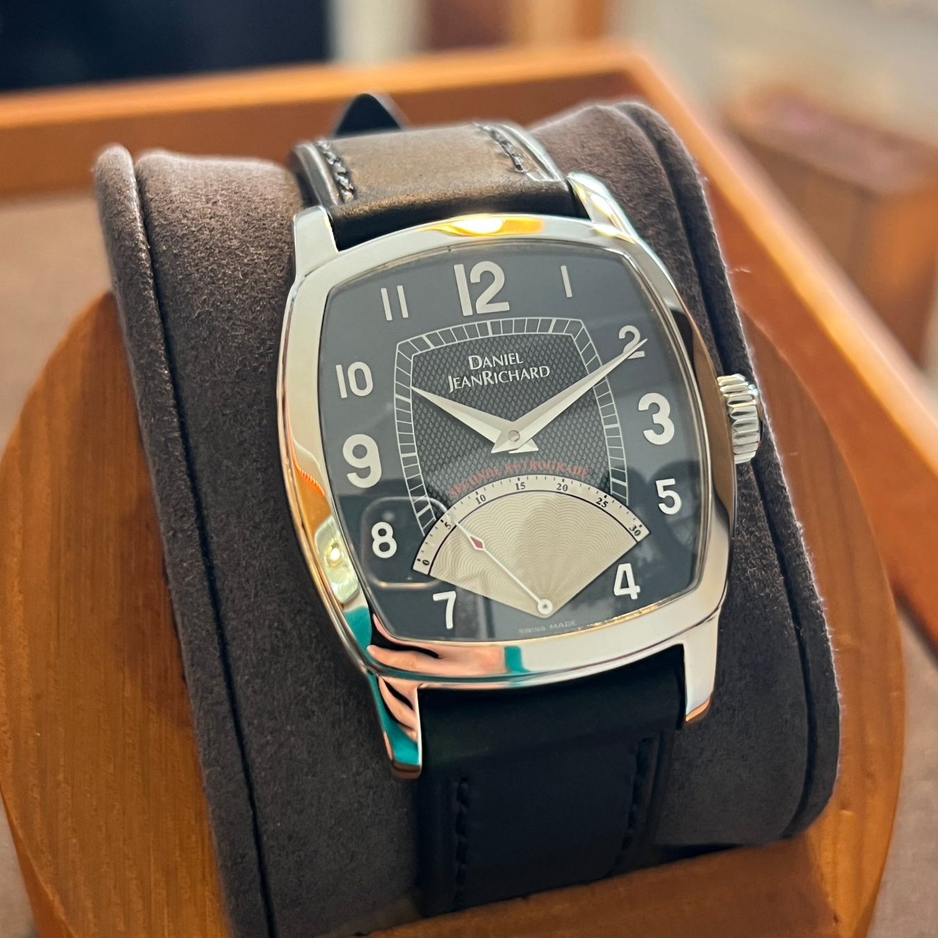 Orologi: Daniel JeanRichard TV Screen Retrograde Seconds 45006 – Usato da Carouge GE venduto da Watchaser 1