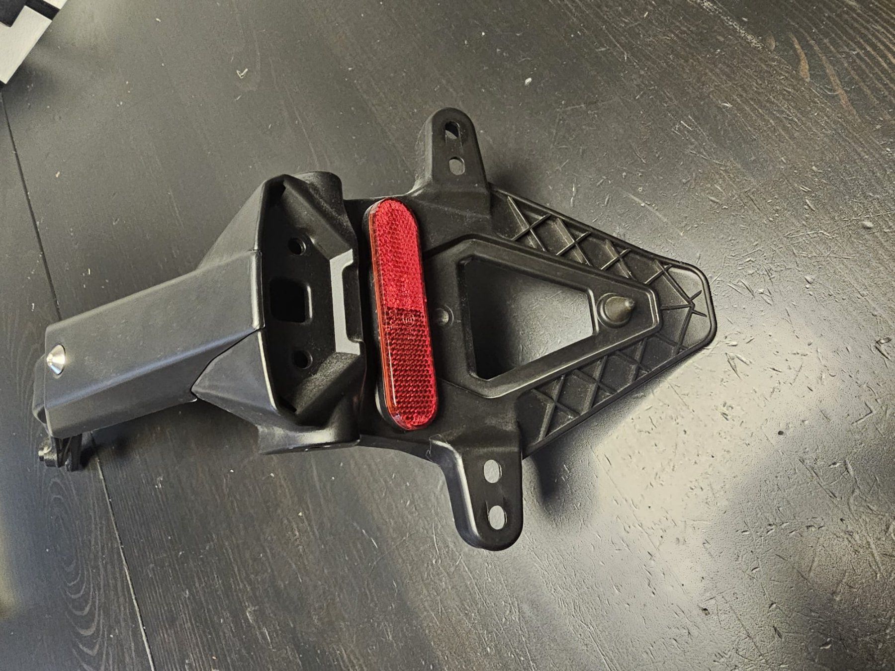 Tutti pezzi di ricambio auto: Originaler Kennzeichenhalter Surron Ultra Bee – Usato da Turbenthal venduto da mel_5qqk 1