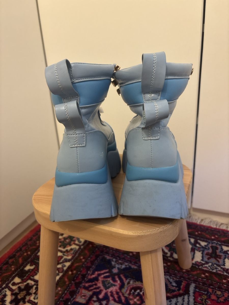 Scarpe da donna: Koi x Melanie Martinez bottes bleues – Usato da Pully venduto da miss3shai 2