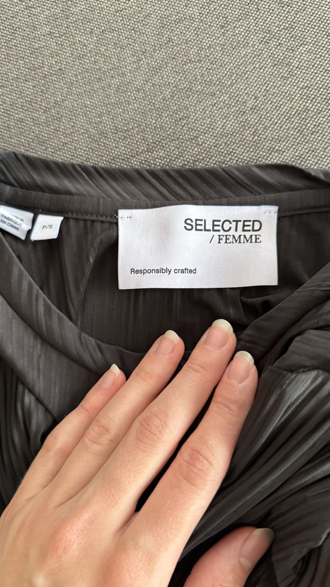 Vestiti: Selected Kleid im Issey Miyake Stil – Usato da Zürich venduto da sel_9kd 5