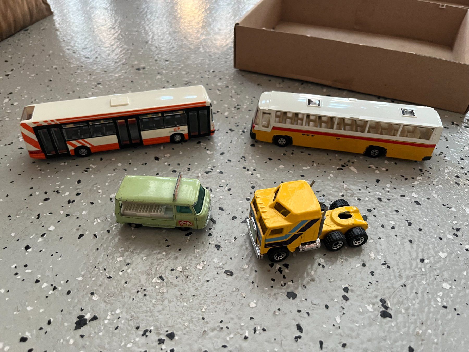 Voitures modèles: Set automobile pour train modélisme. – D'occasion à Genève par mat_qt5h 4