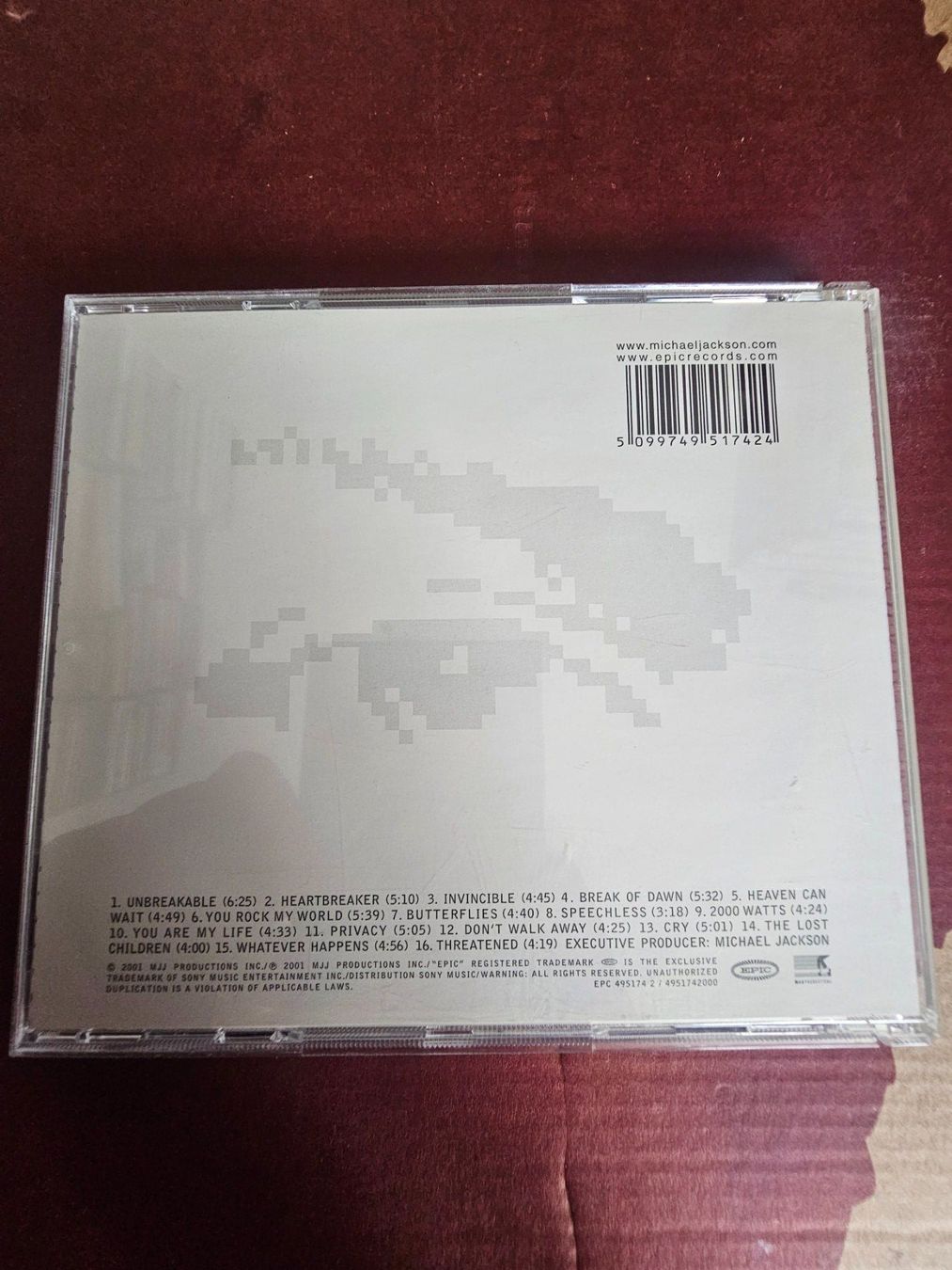 CD: CD - Michael Jackson – Invincible (2009) – Usato da Biberist venduto da Foolio0 1