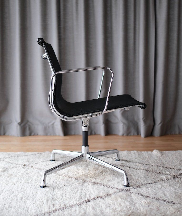 Vitra Sedie: Vitra EA 107 Charles & Ray Eames – Usato da Bern venduto da Zmodern_CON 4