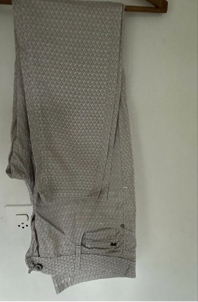 Pantalons: HOSE GRÖSSE M/38 – D'occasion à Dübendorf par ali_g7p8