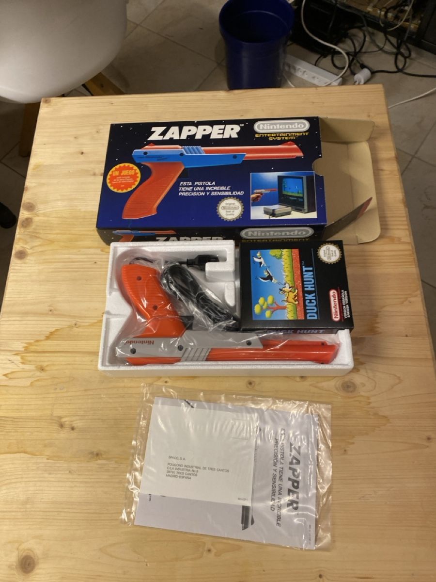 Giochi: Nintendo Zapper Set mit Duck Hunt, Originalverpackt! – Nuovo e nell'imballaggio originale da Davos Platz venduto da Roe69