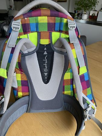Schulrucksack Satch kariert bunt gebrauchter Zustand