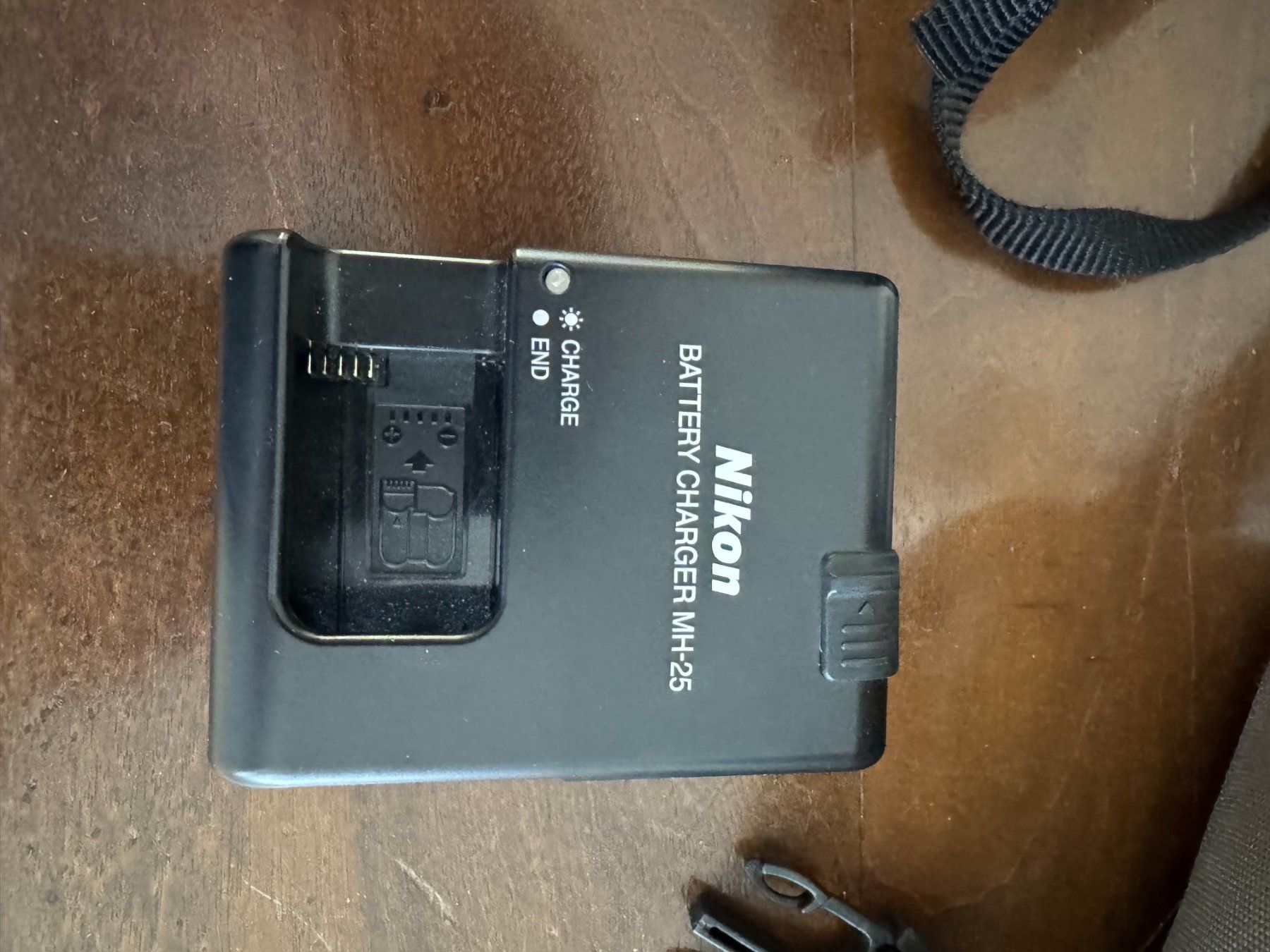 Nikon Fotocamera: Nikon D7100 inkl. 50mm Objektiv und Stativ – Usato da Luzern venduto da Compi 3