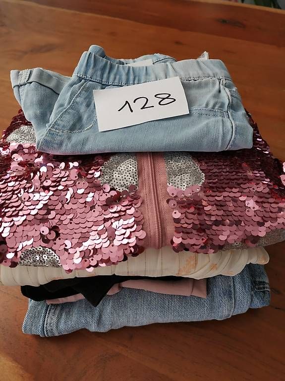 Kleiderpakete & -sets: Mädchen Kleider Paket Gr. 128 – Gebraucht aus Zweidlen von blumengarten99 1
