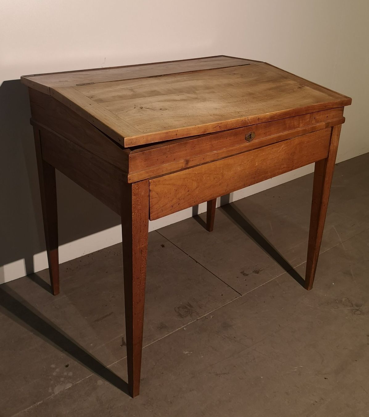 Scrivanie: Biedermeier Klapp-Schreibtisch mit Schubladen, Kirschbaum – Usato da Solothurn venduto da Sis_email 5
