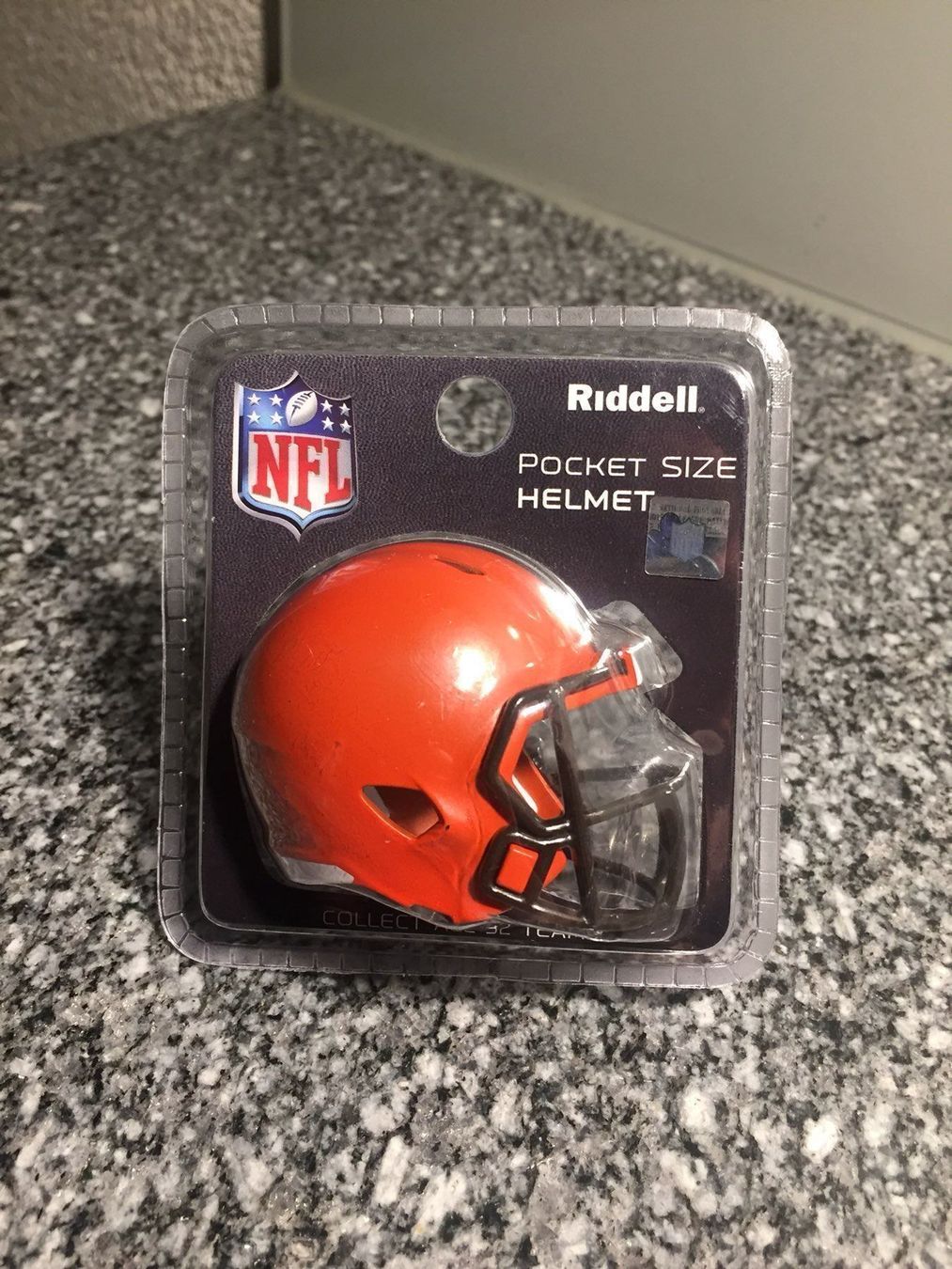 NFL Antike Kleidung: Cleveland Browns Pocket Size Helmet – Neu und originalverpackt aus Muttenz von US_Sport_Schweiz