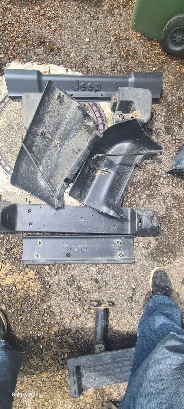 Jeep Tutti pezzi di ricambio auto: Jeep Wrangler Kunstoffteile – Usato da Tägerwilen venduto da miaK 1