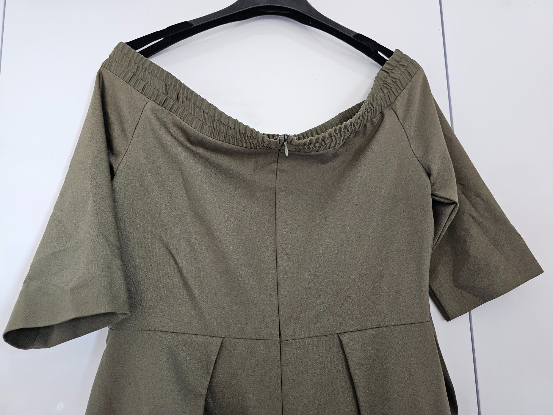 Kleider: Robe Kaki "Cop-Copine" Originale, avec une encolure bateau. – Gebraucht aus Basel von Paloma6261 4
