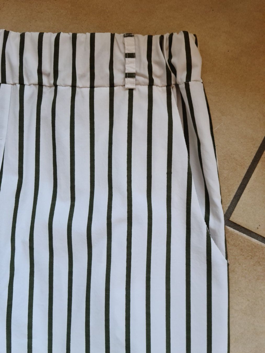 Pantaloni: Pantalon coton rayé blanc/vert taille M – Usato da le landeron venduto da canette 4