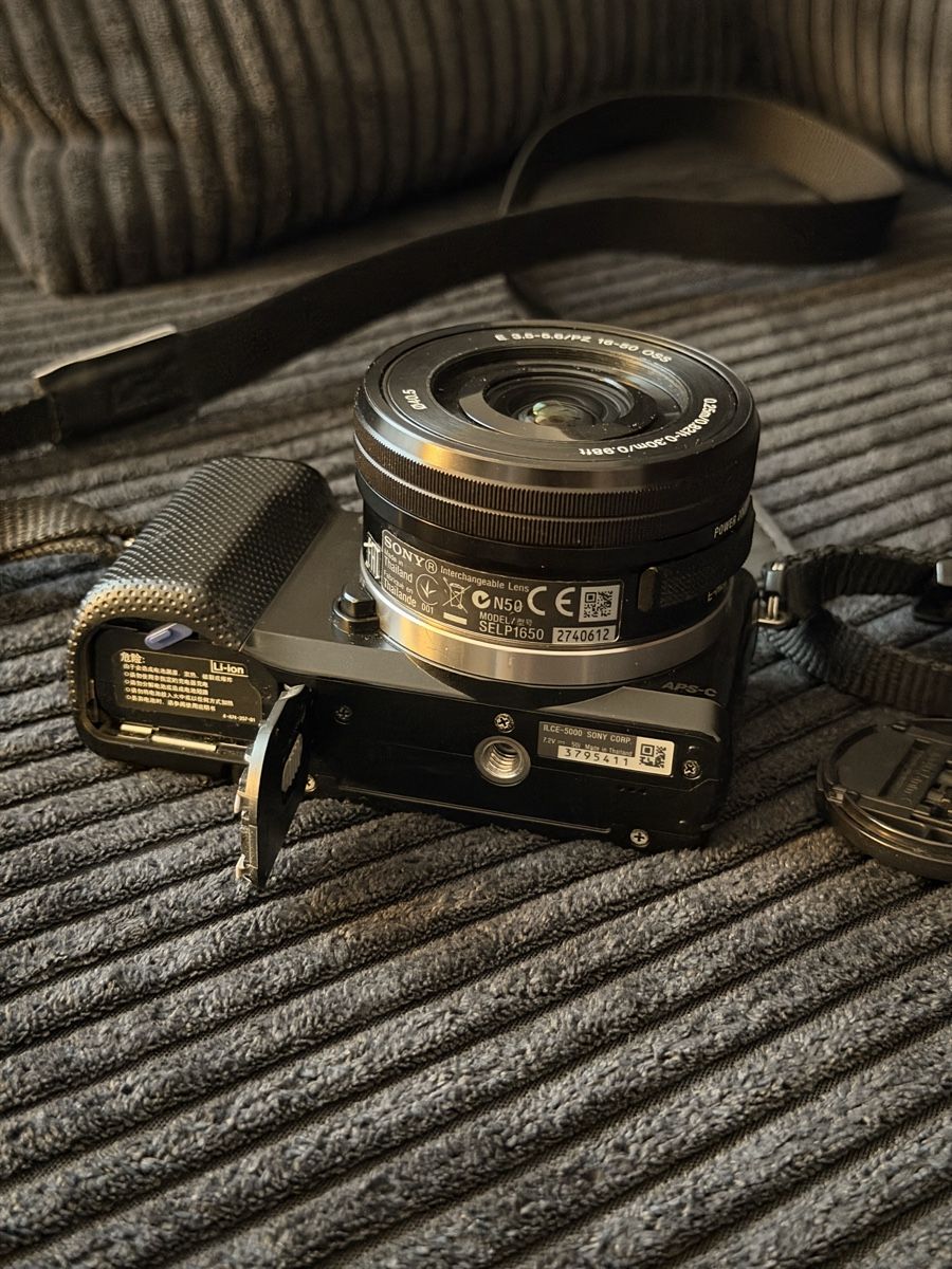 Sony Kamera: Sony Alpha 5000 – Gebraucht aus Thalwil von damn.edo 5