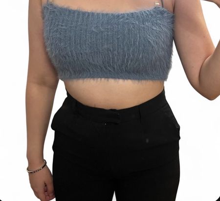 Top ZARA poilu bleu taille S, bon état, jamais porté
