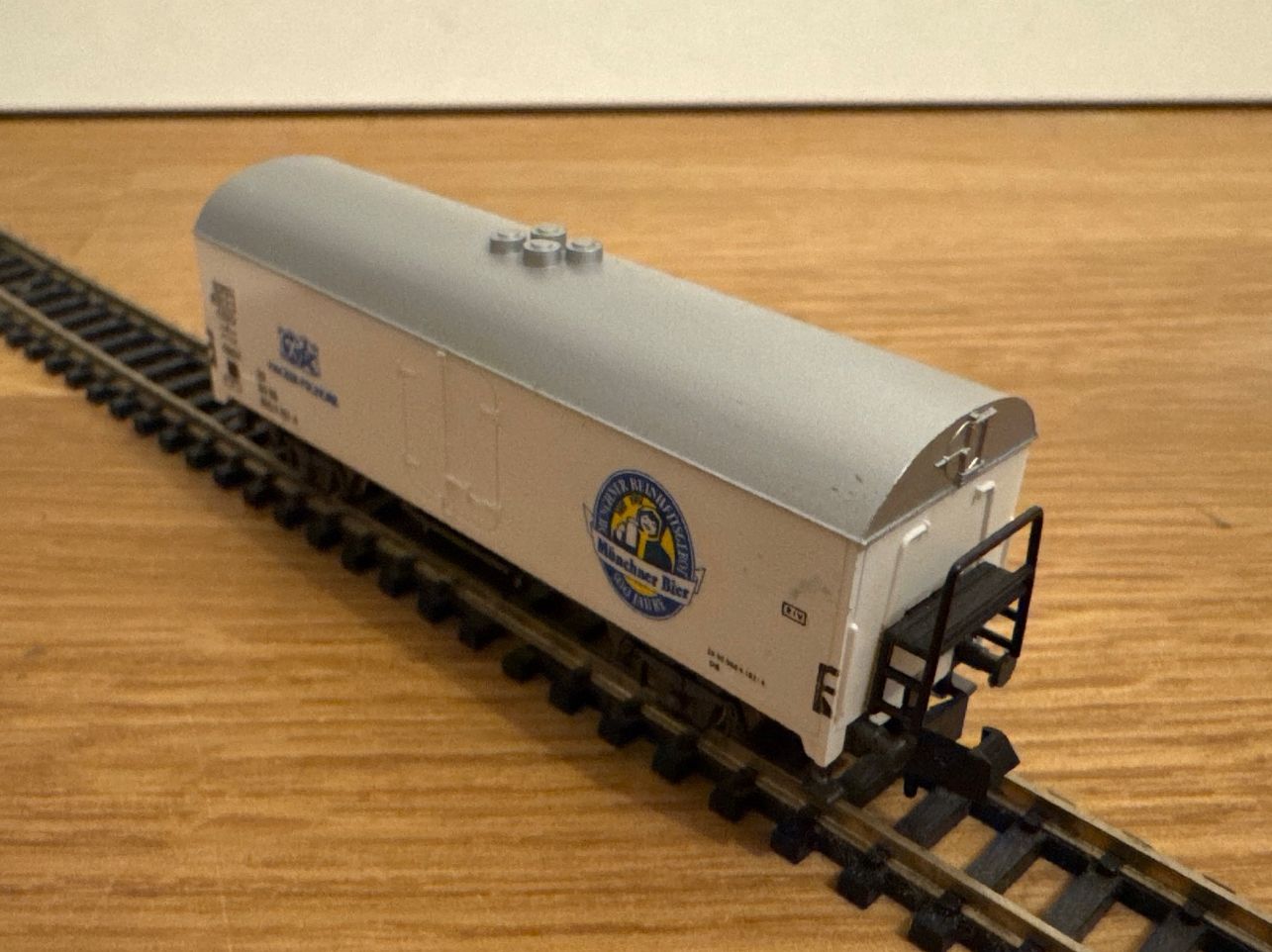 Rivarossi Modellini di ferrovie: Rivarossi Kühlwagen "Münchner Bier" – Usato da Schlierbach venduto da Look8 1
