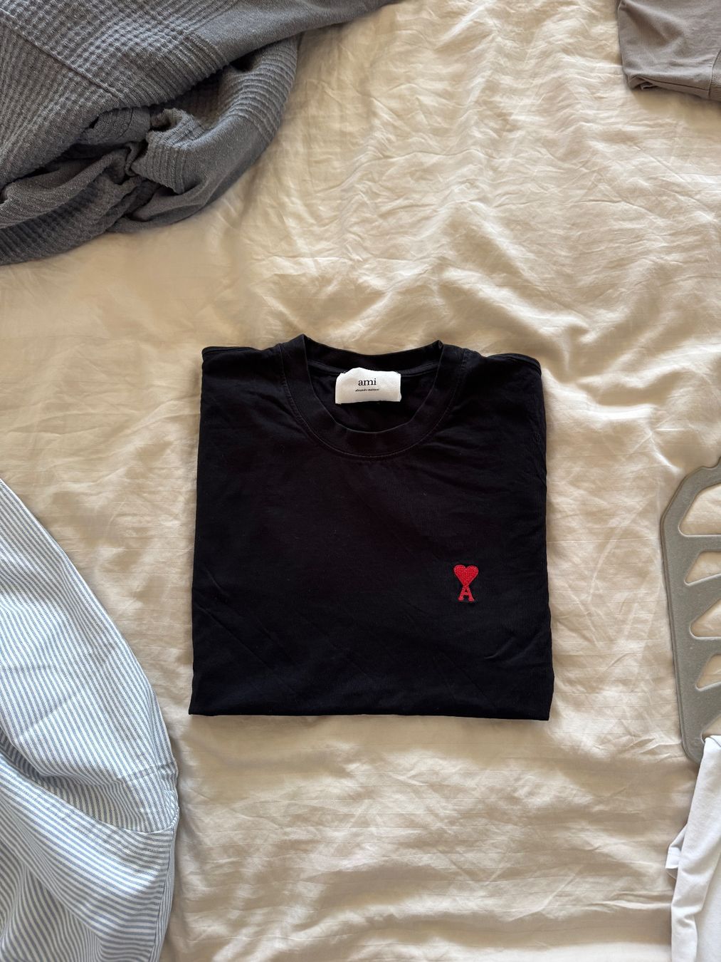 T-Shirts: Ami Paris T-Shirt – Neu (gemäss Beschreibung) aus Einsiedeln von gian.resell
