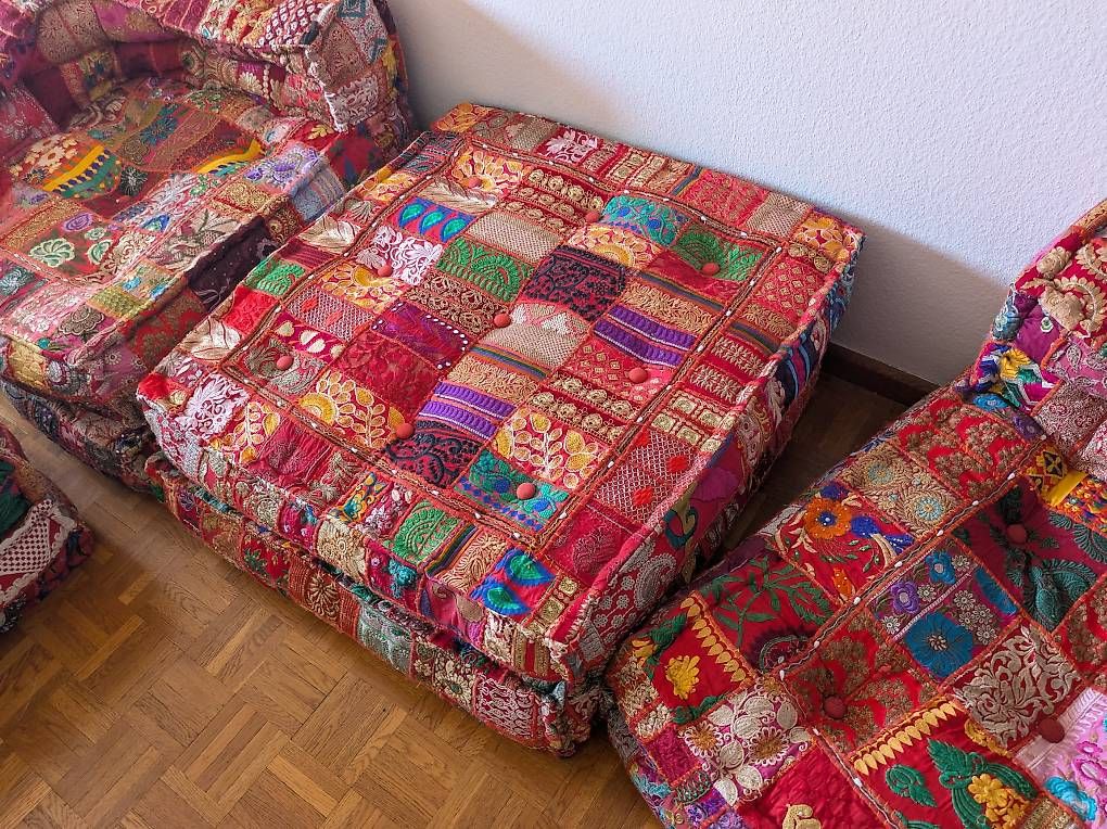 Sofas: Canapé patchwork avec différents poufs modulables – Neuf avec emballage d'origine à Lausanne par Mulder01 2