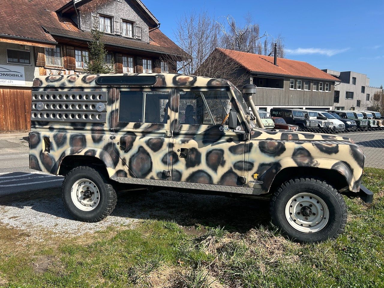 Land Rover Autos: LAND ROVER Defender 110 V8 Station Wagon – Défectueux à Sirnach par MaechlerAutomobile 2