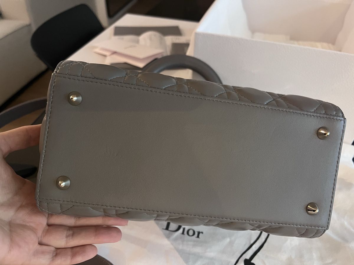 Dior Borse da donna: Lady Dior Size Medium – Nuovo (secondo la descrizione) da Zürich venduto da tiz_jcj7 4