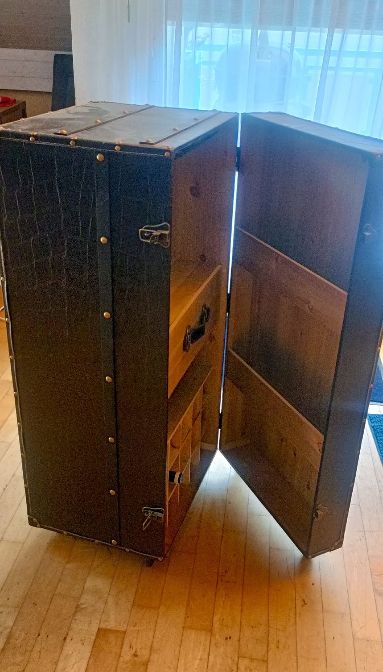 Cassapanche: Bar-Schrank Truhe auf Räder – Usato da Rothenburg venduto da Guidolino 1
