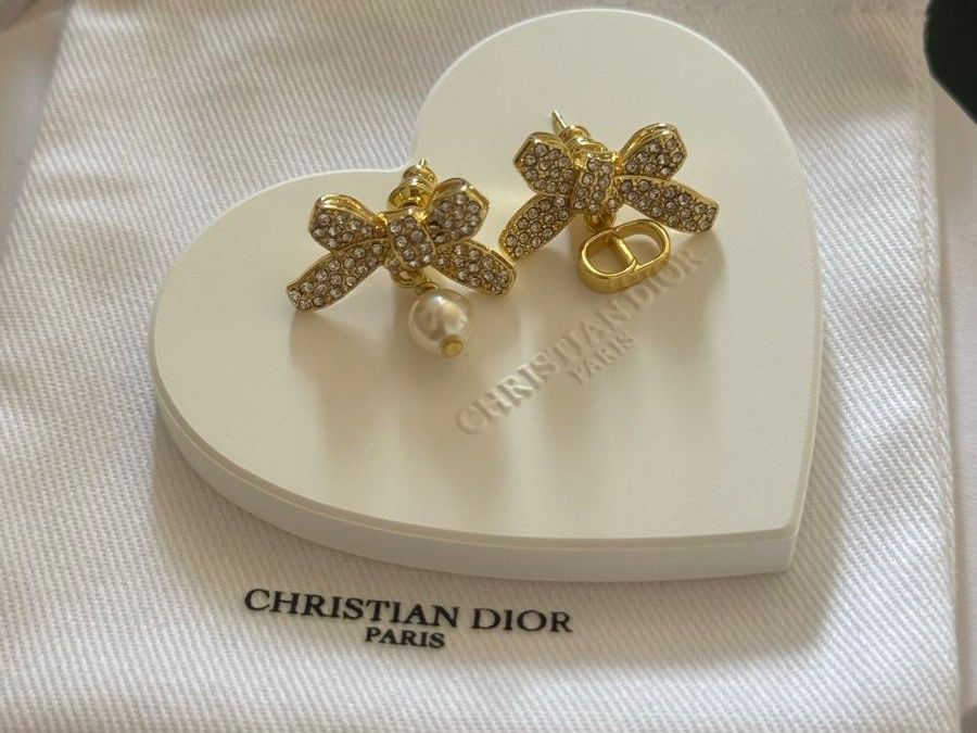Boucles d'oreille: Dior Delicate Bow Earrings – Neuf (Voir description) à Luzern par sas_r89l 2