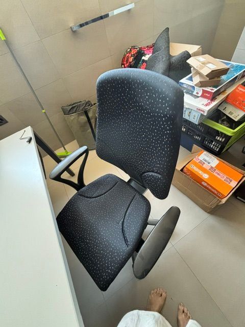 Schreibtische: Bundes Büro Tisch inkl. Stuhl – Gebraucht aus Biglen von simi09 1