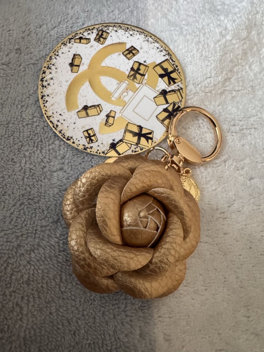 Chanel Portachiavi: Chanel porte clefs camélia et breloque N5 – Nuovo (secondo la descrizione) da Genève venduto da HappyLifestyle 1