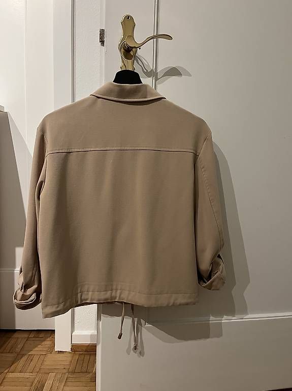 Giacche: LEICHTE BEIGE JACKE – Usato da Maur venduto da tab_z9rh 3